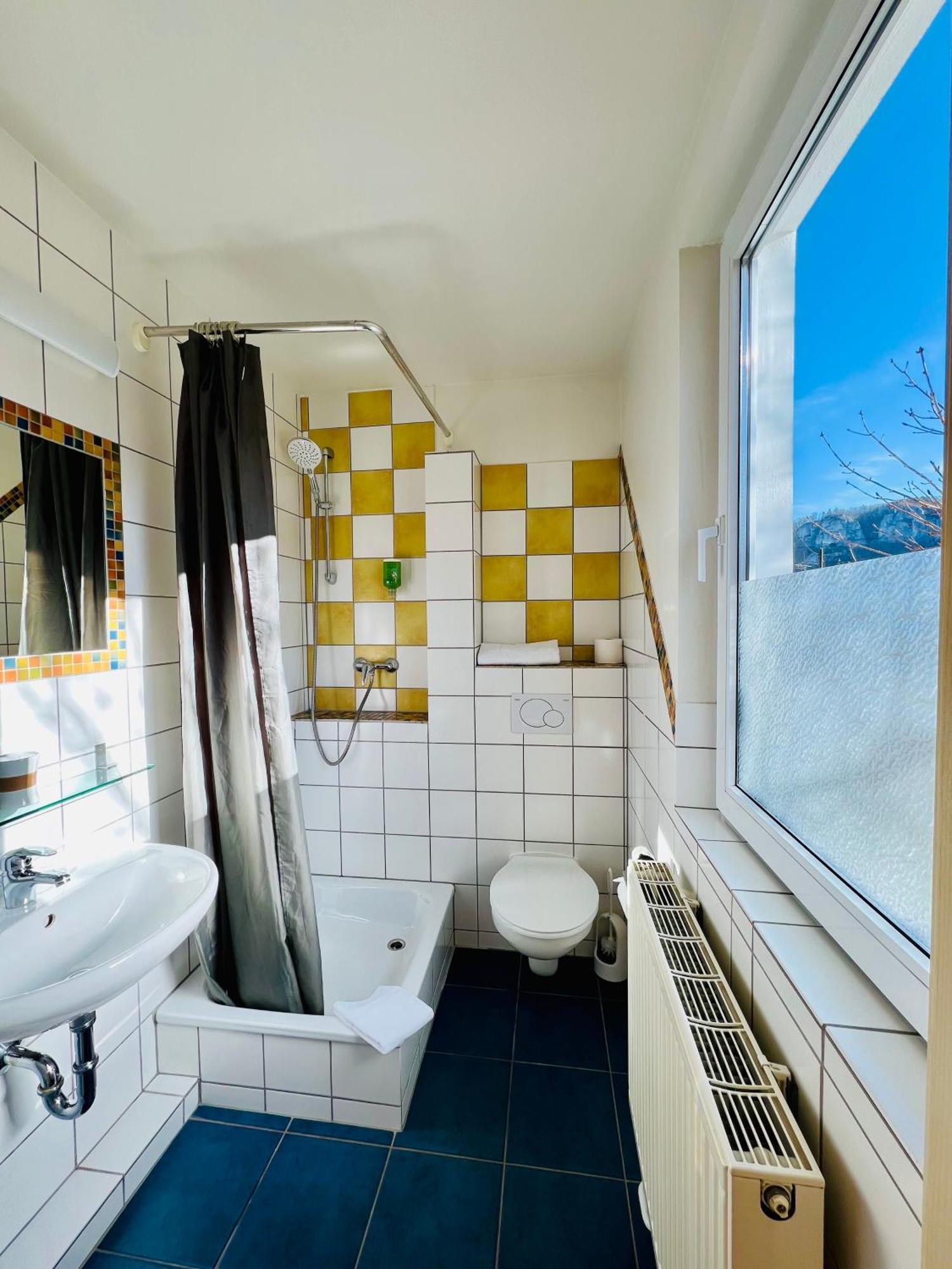 Thecrossing Bed & Breakfast Hausen im Tal Екстер'єр фото
